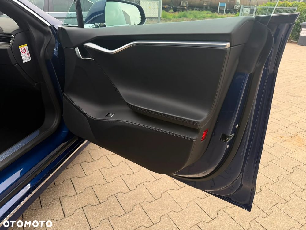 Tesla Model S - 26