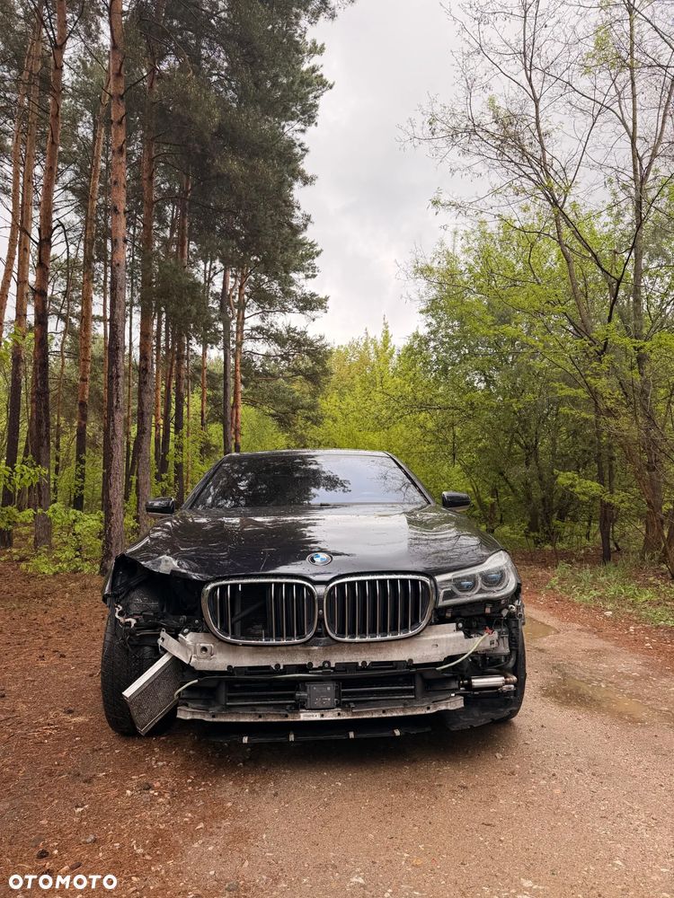 BMW Seria 7 750Li xDrive - 14