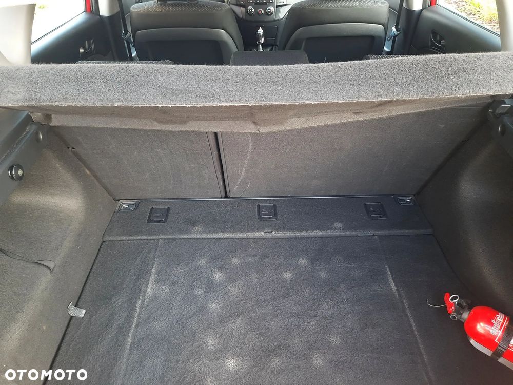Hyundai i30 1.4 Base + - 21