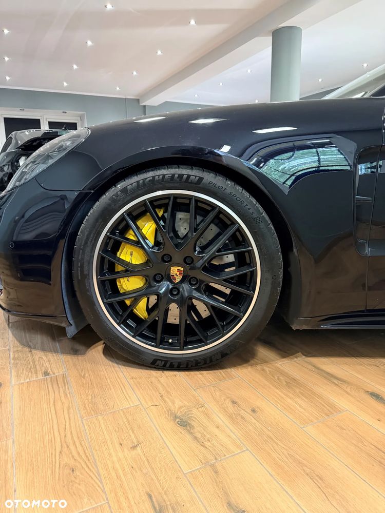 Porsche Panamera Turbo Executive - 10