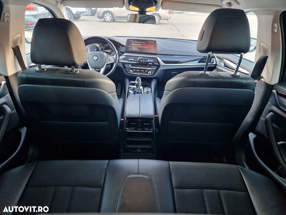 BMW Seria 5 520d xDrive AT - 13