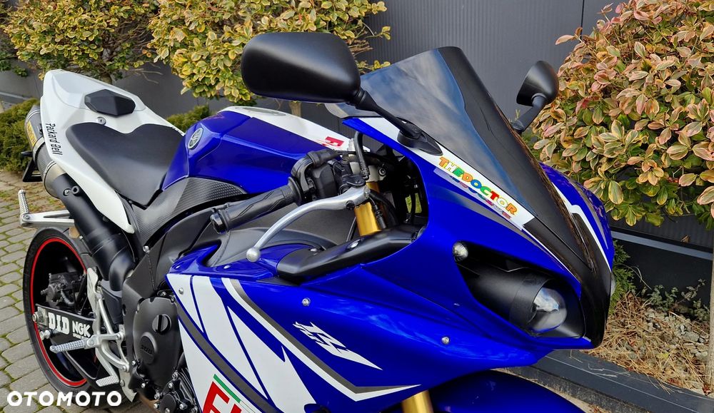 Yamaha R1 - 12
