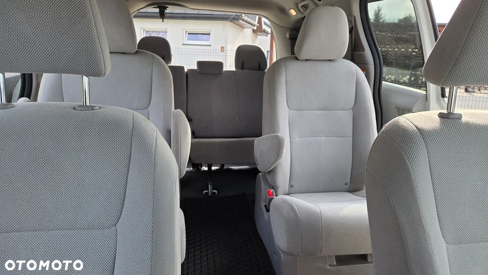 Toyota Sienna - 8