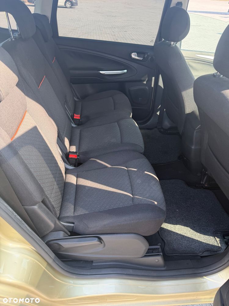 Ford S-Max - 22