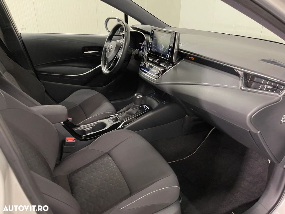 Toyota Corolla 1.8 Hybrid Business Edition - 10