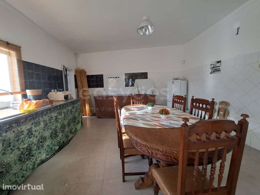 Moradia T3 com Terraço e excelente Quintal a 10 km da Cidade de Beja - Grande imagem: 2/54