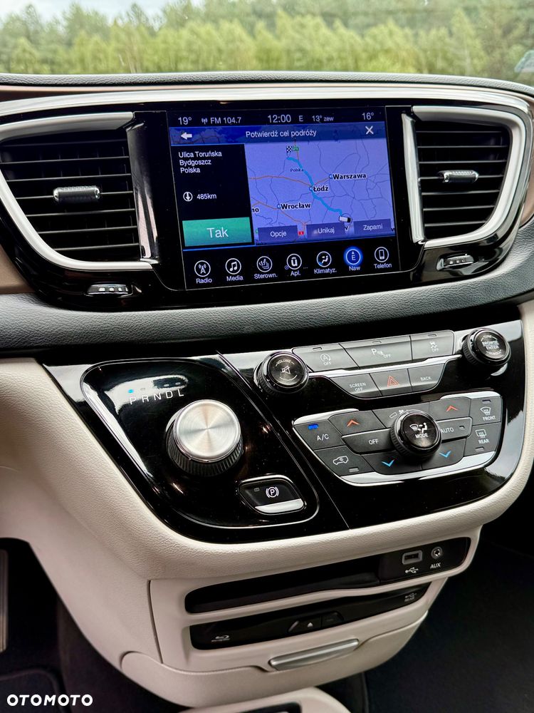Chrysler Pacifica - 10