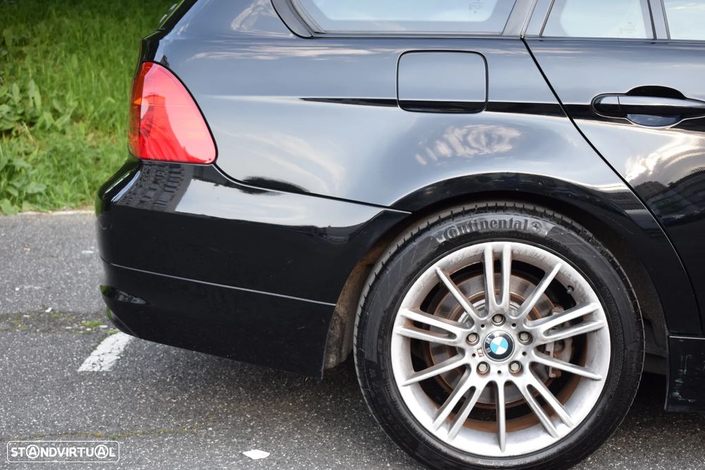 BMW 318 d Navigation Sport - 29