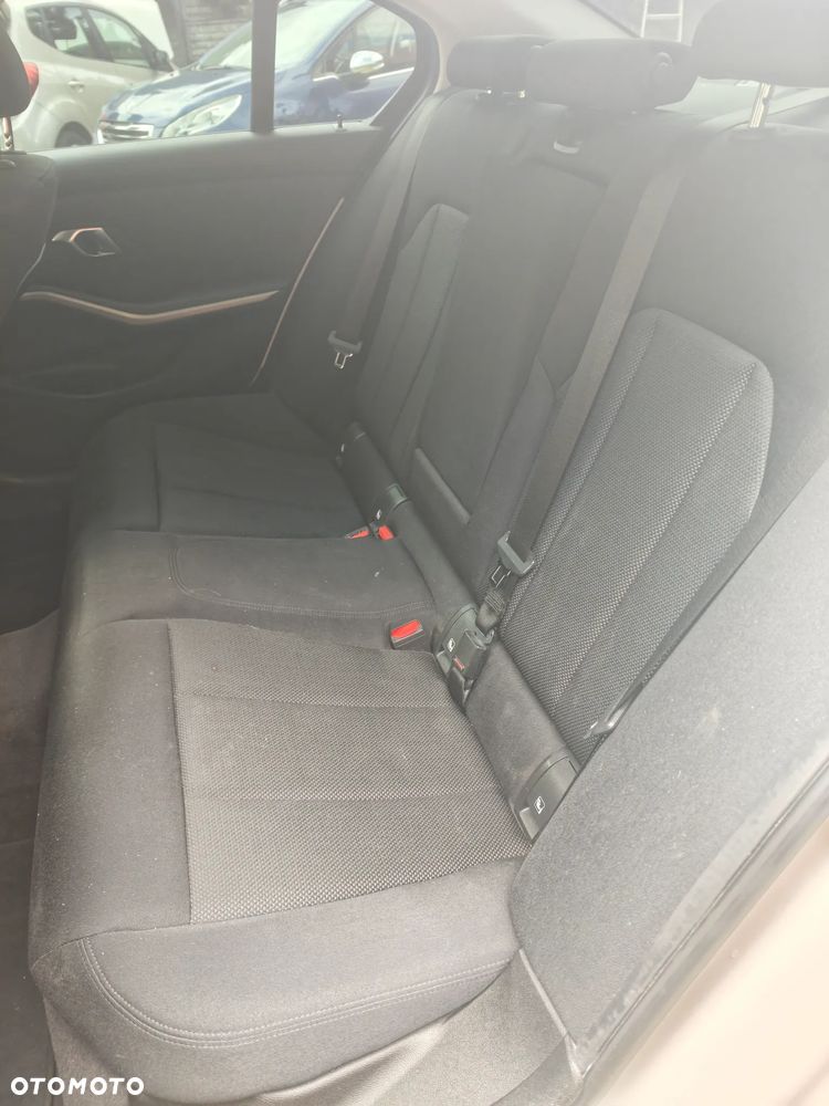 BMW Seria 3 318d - 13