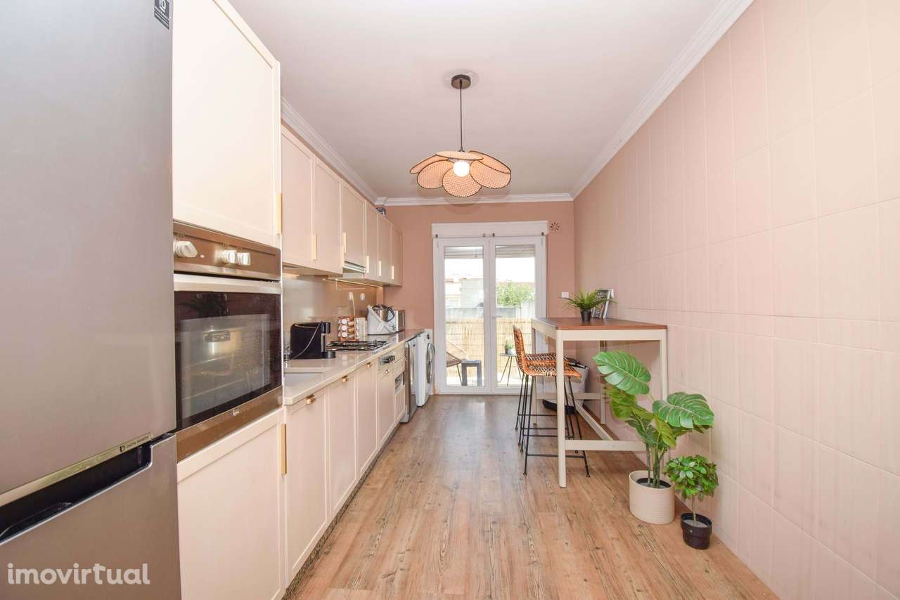 T3+1 no Carregado em Condomínio Fechado com Piscina - Grande imagem: 4/32