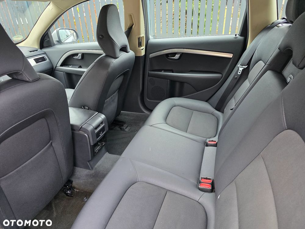 Volvo V70 2.5T Momentum - 6
