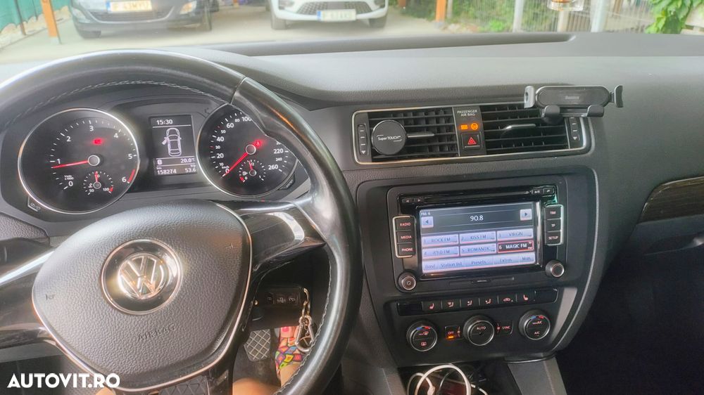 Volkswagen Jetta 2.0 TDI Highline - 10