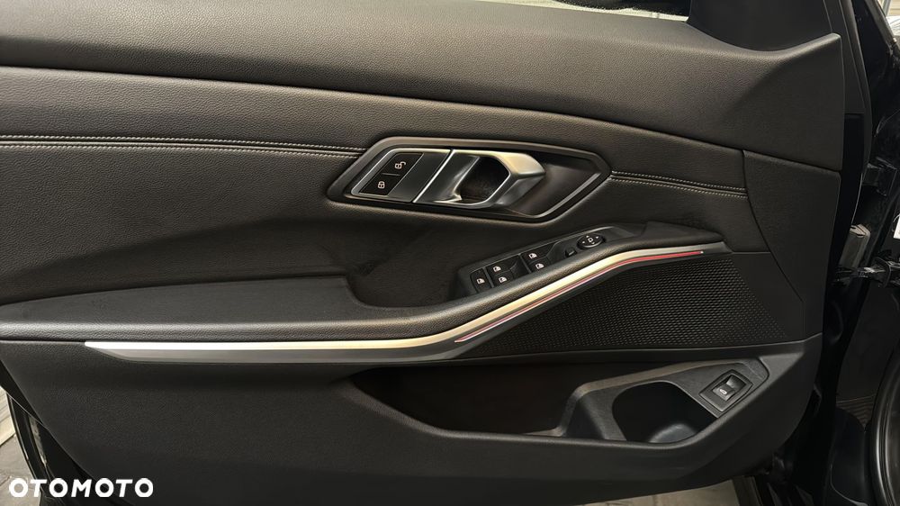 BMW Seria 3 318i - 11