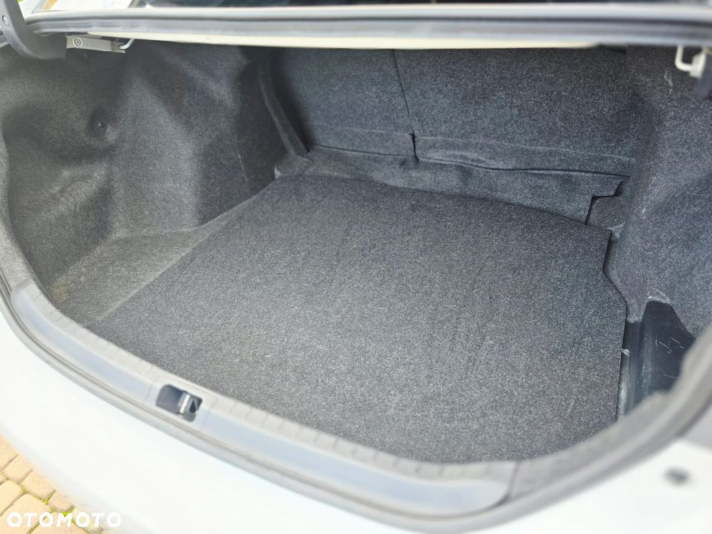 Toyota Corolla 1.6 Prestige EU6 - 9