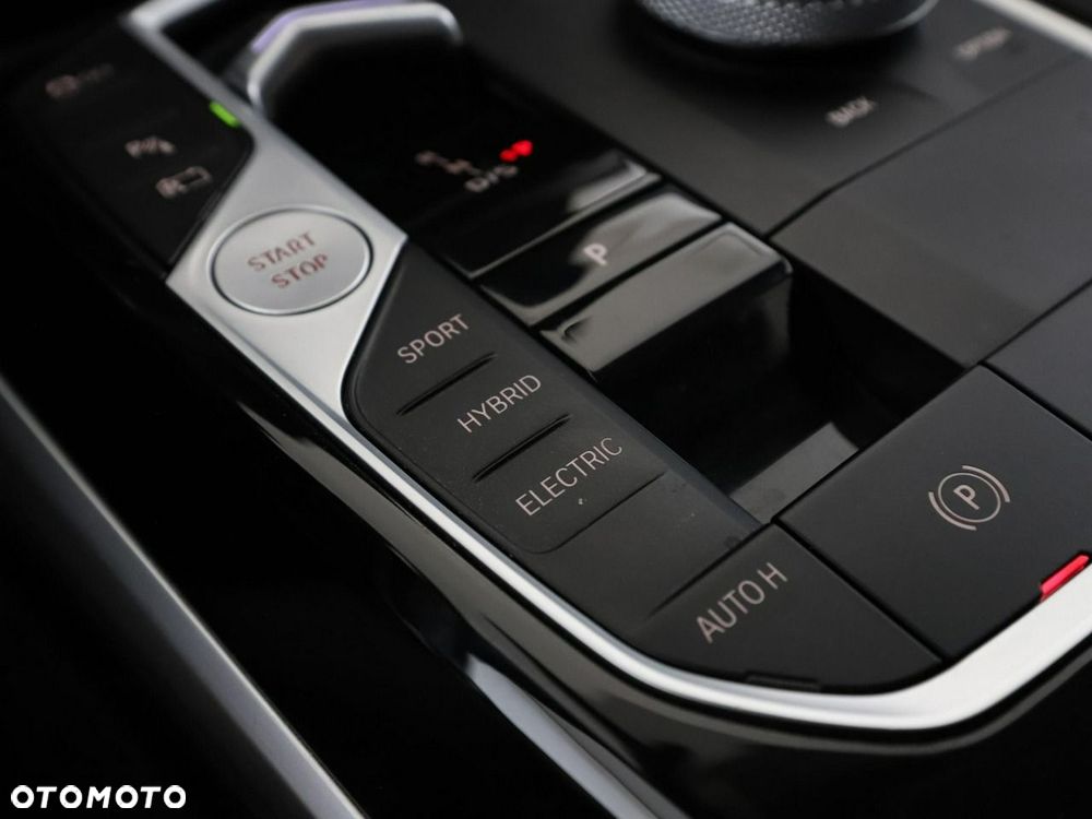 BMW Seria 3 320e PHEV xDrive - 34