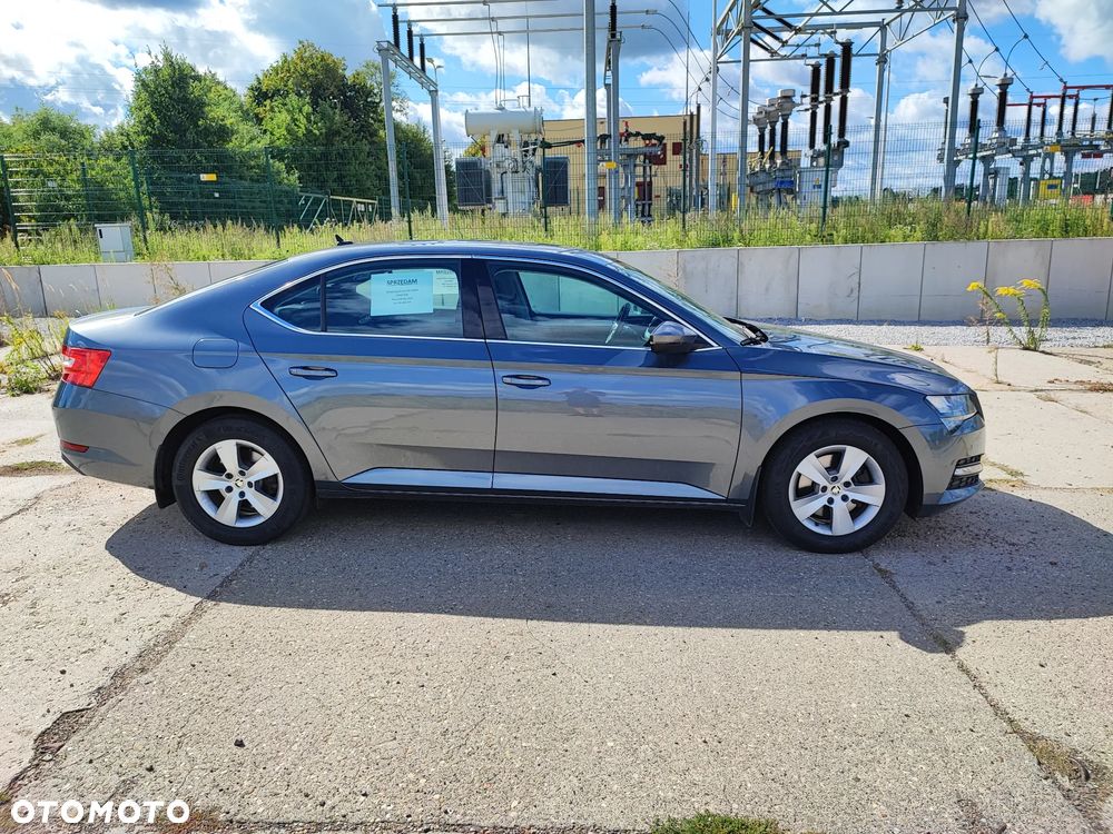 Skoda Superb 2.0 TDI SCR Ambition DSG - 2