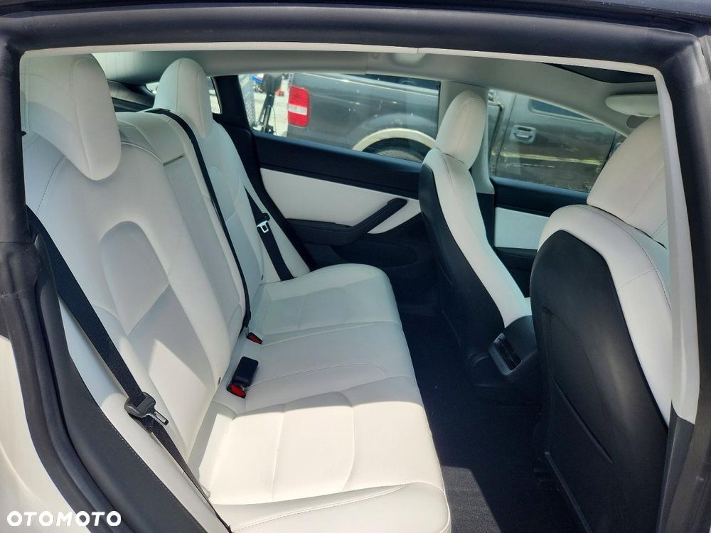 Tesla Model 3 - 9