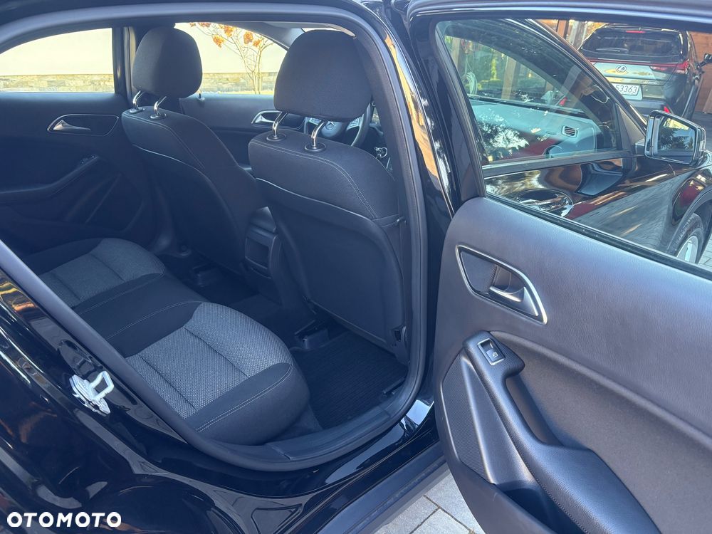 Mercedes-Benz GLA - 9