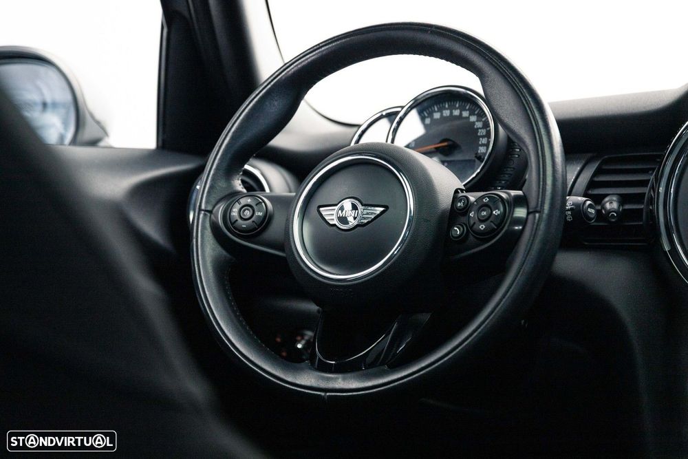 MINI 5 Portas Cooper D Auto - 27