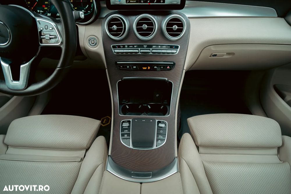 Mercedes-Benz GLC 300 e 4MATIC - 28