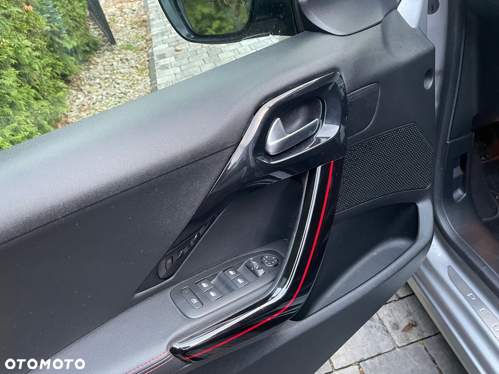 Peugeot 208 - 13