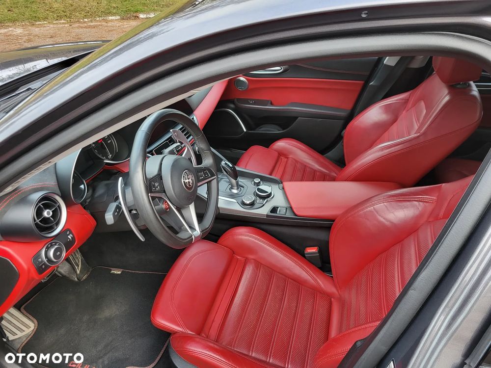 Alfa Romeo Giulia 2.0 Turbo 16V AT8-Q4 Veloce Ti - 23