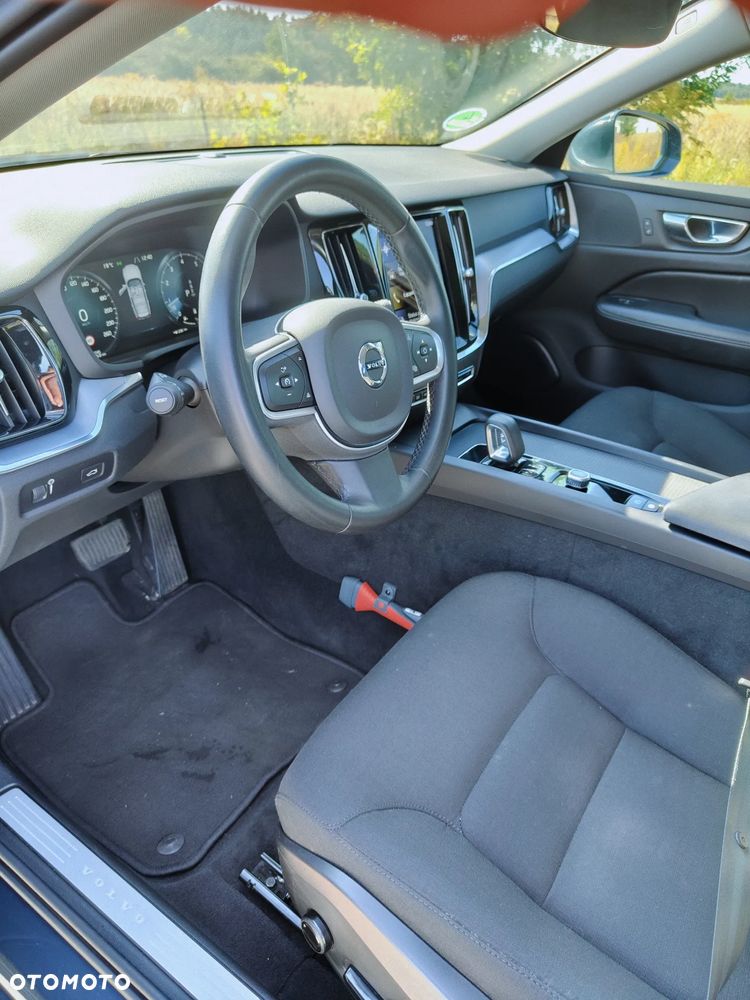 Volvo V60 B3 B DKG Momentum - 10