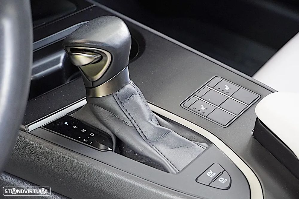 Lexus UX 250h F Sport - 28