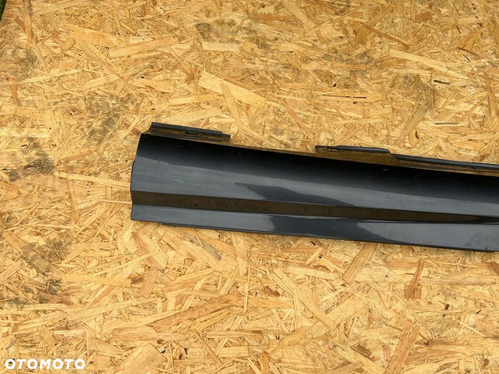 LISTWA NAKŁADKA PROGOWA LEWA AMG 197 MERCEDES W204 A2046981354 - 2