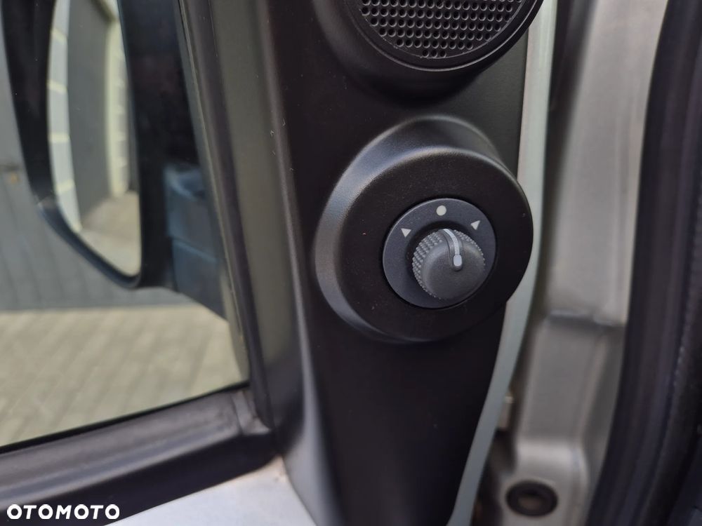 Fiat Fiorino Kombi 1.3 MJ Adventure - 11
