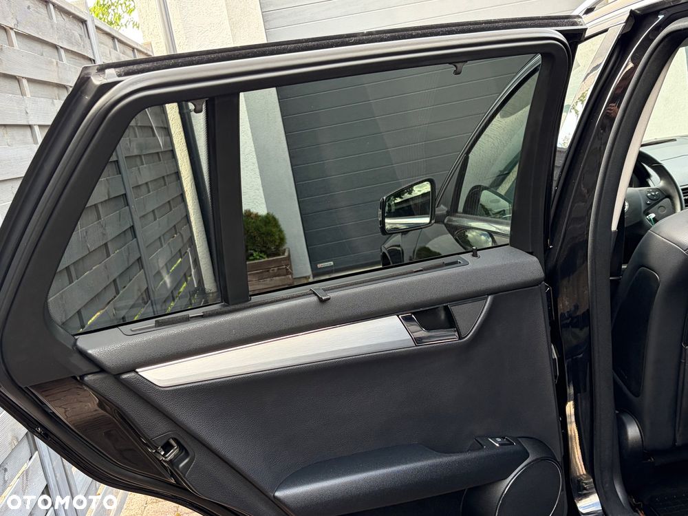 Mercedes-Benz Klasa C 180 Kompressor BlueEFFICIENCY Avantgarde - 30