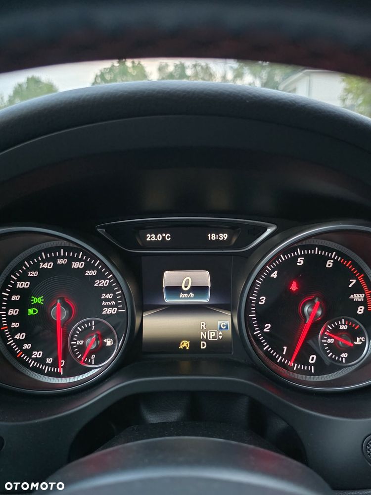 Mercedes-Benz CLA 180 7G-DCT AMG Line - 10