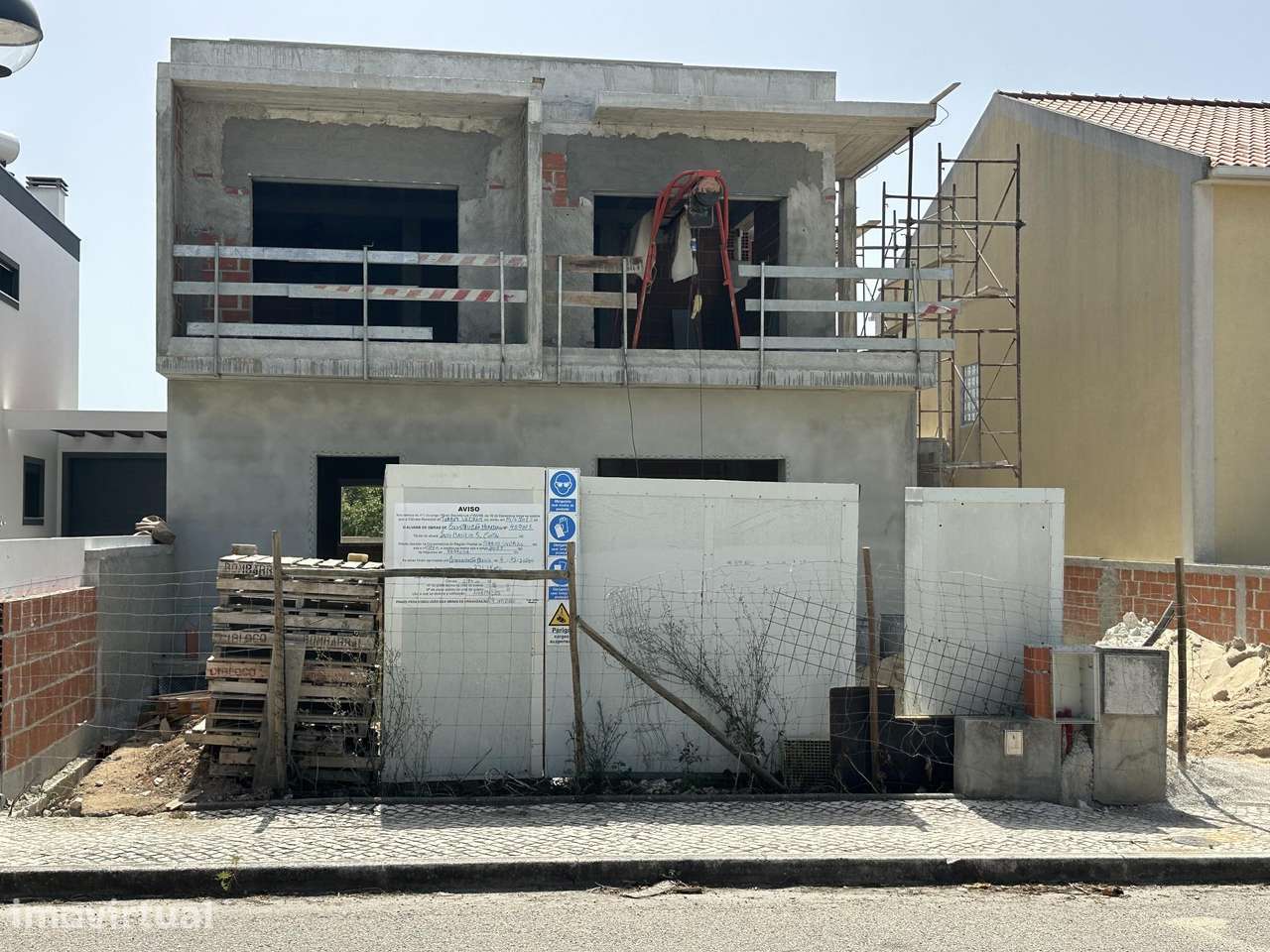 Moradia T4+1 Isolada de Arquitetura Moderna - Grande imagem: 3/23