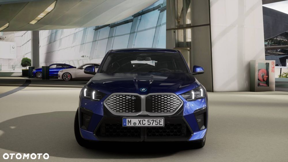 BMW iX2 eDrive20 66.5kWh M Sport - 1