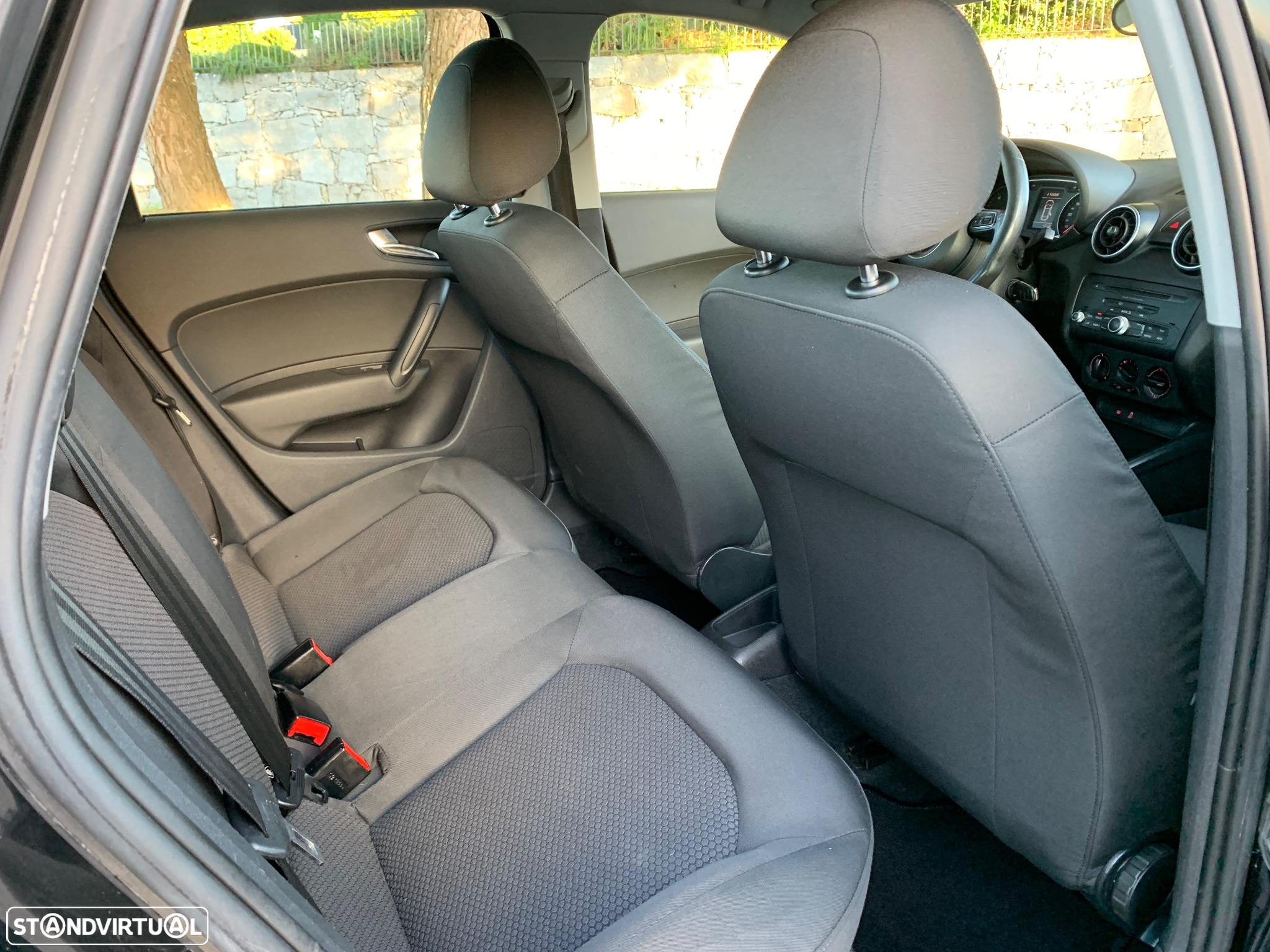 Audi A1 Sportback 1.6 TDI Admired - 17