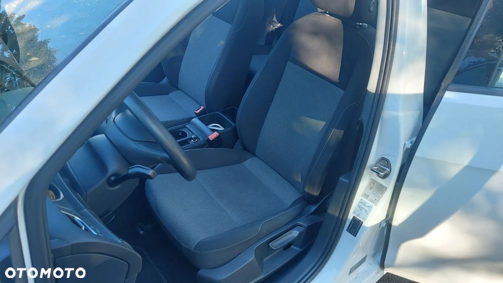 Volkswagen Golf 1.6 TDI BlueMotion Comfortline - 22