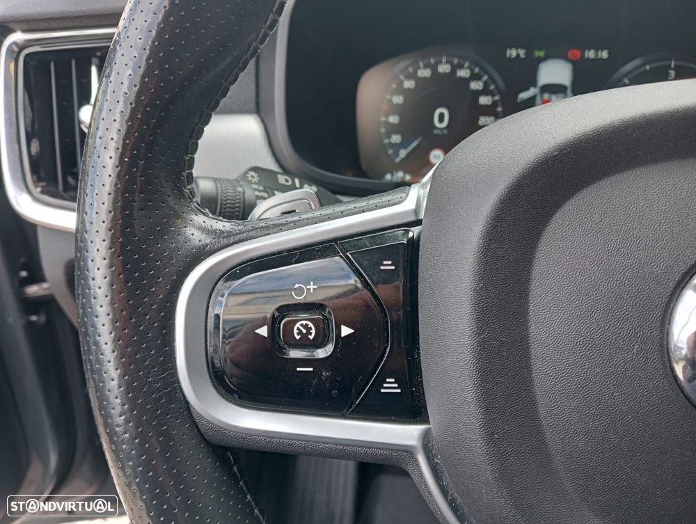 Volvo V90 D5 AWD Geartronic Momentum Pro - 21