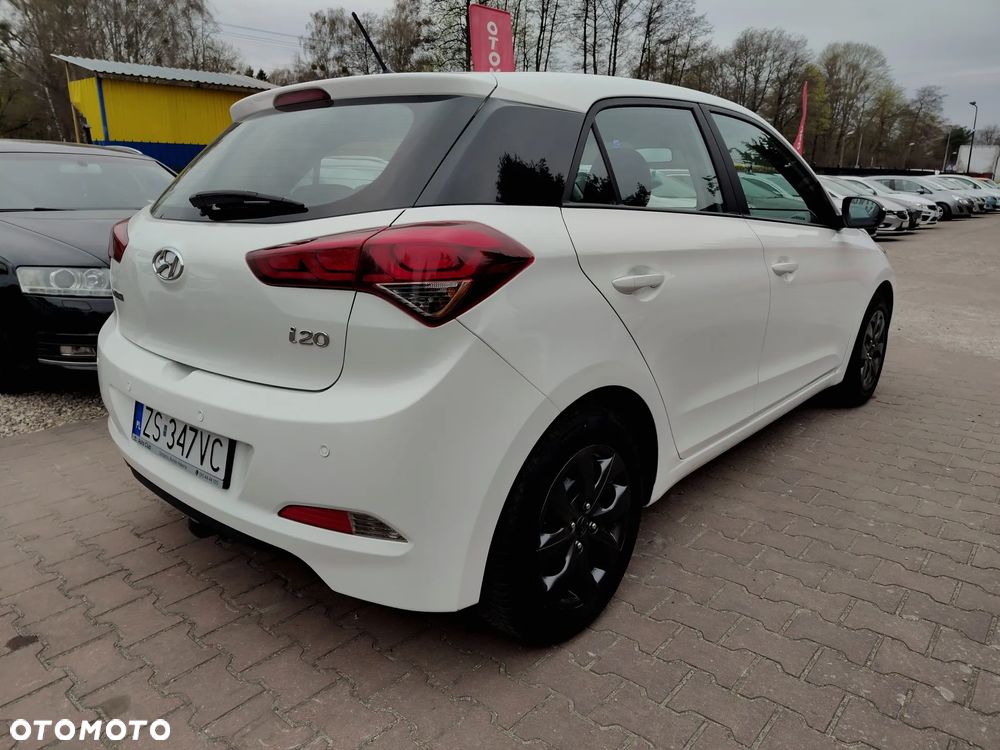 Hyundai i20 blue 1.2 - 6