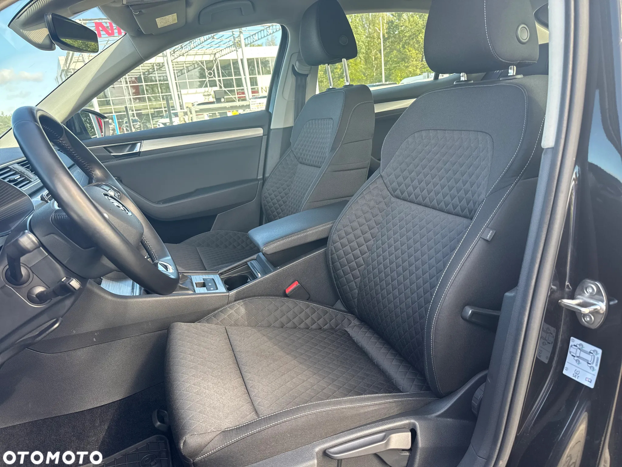 Skoda Superb 2.0 TDI SCR Ambition - 10