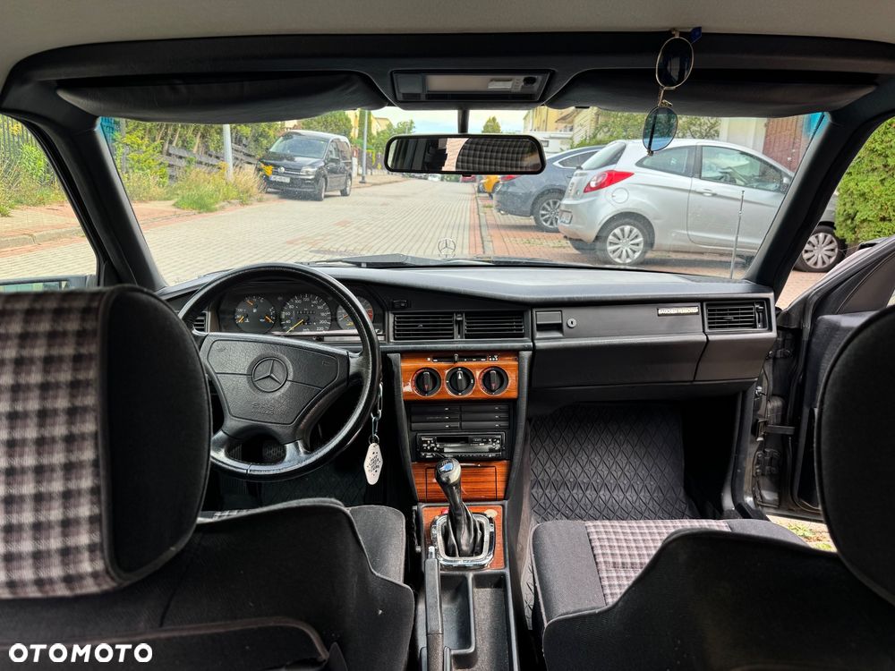 Mercedes-Benz W201 (190) - 24