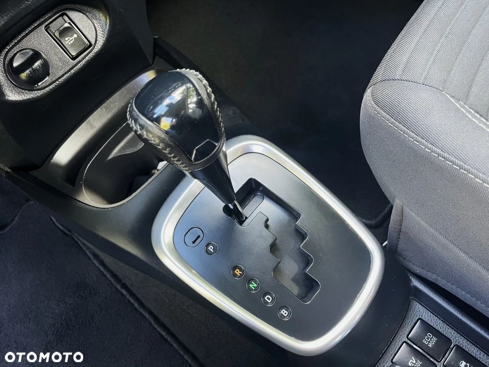 Toyota Yaris ver-hybrid-1-5-comfort - 10