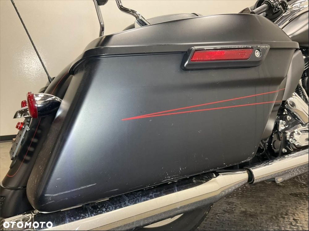 Harley-Davidson Touring Street Glide - 18