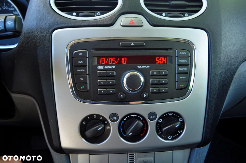 Ford Focus 1.6 16V Style+ - 12