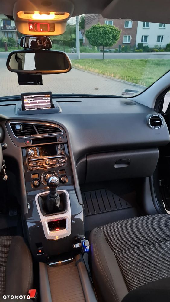 Peugeot 5008 1.6 THP Premium + - 13