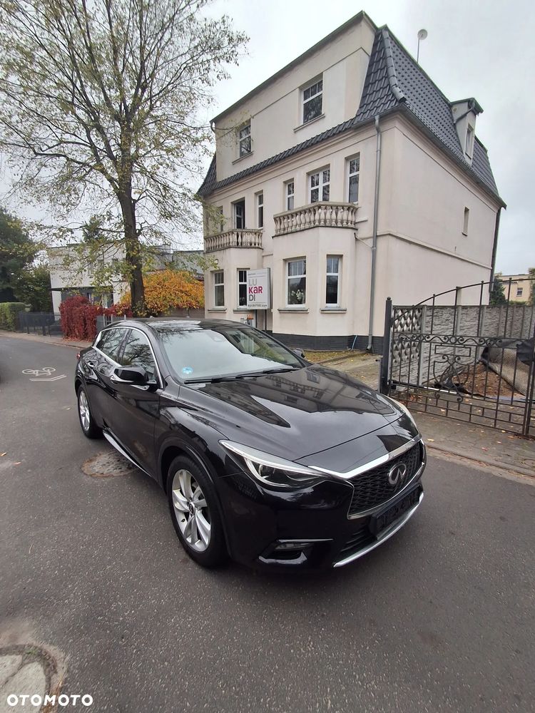 Infiniti Q30