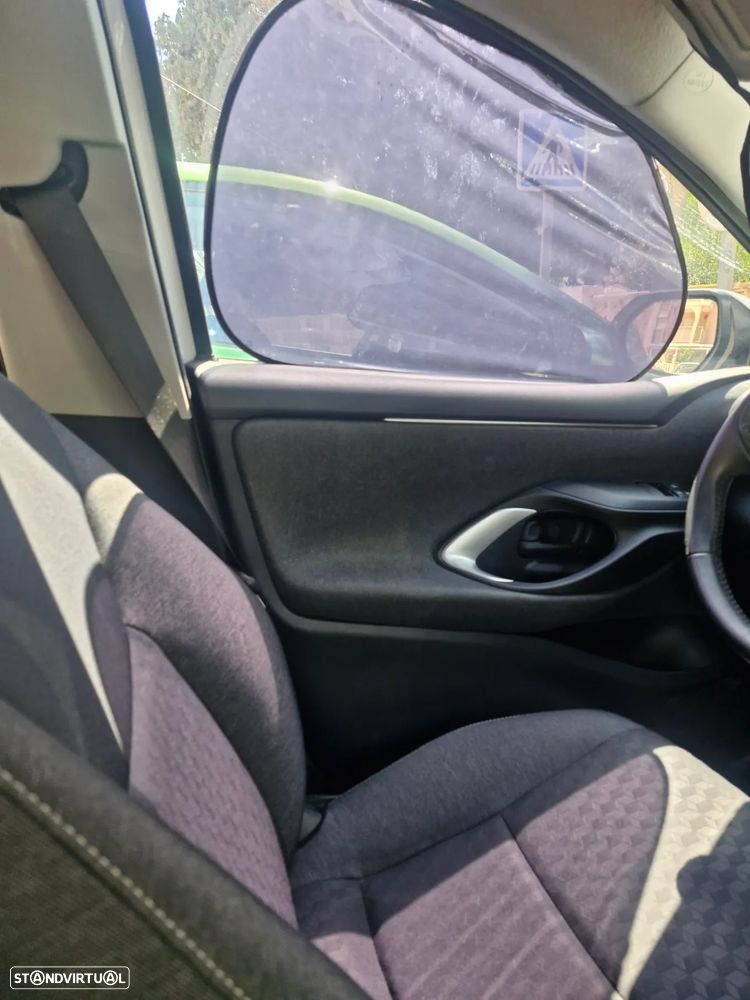 Toyota Yaris 1.5 HDF Comfort Plus - 9