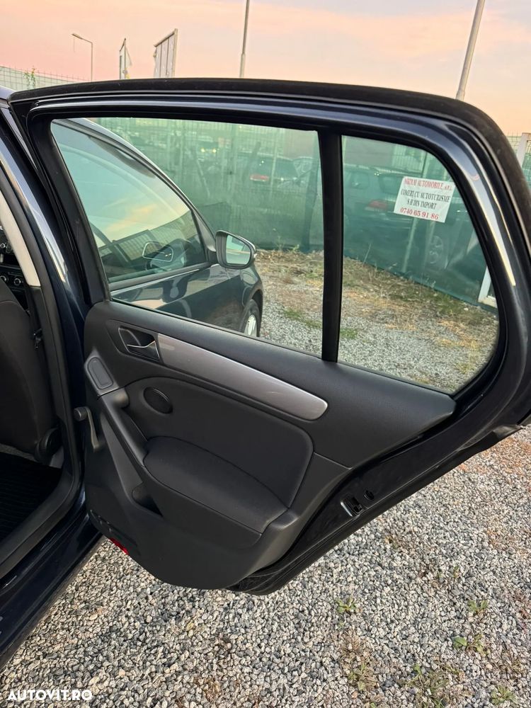 Volkswagen Golf - 22
