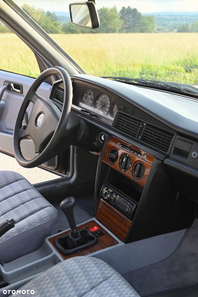 Mercedes-Benz W201 (190) - 11