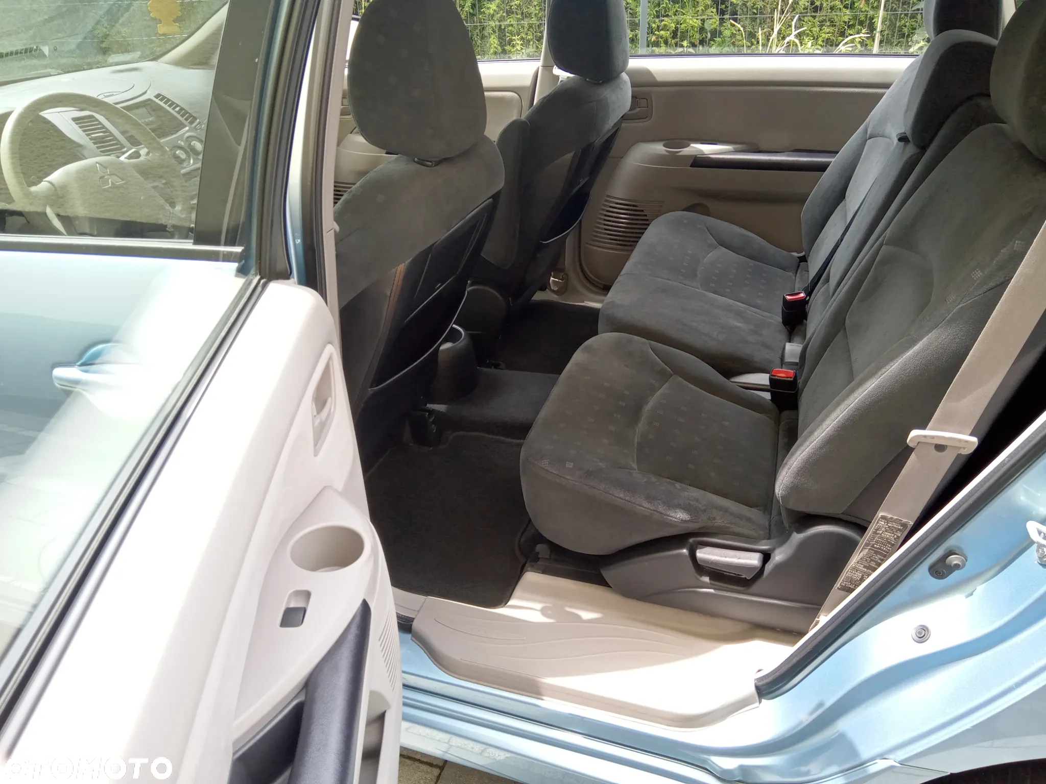 Mitsubishi Grandis - 14