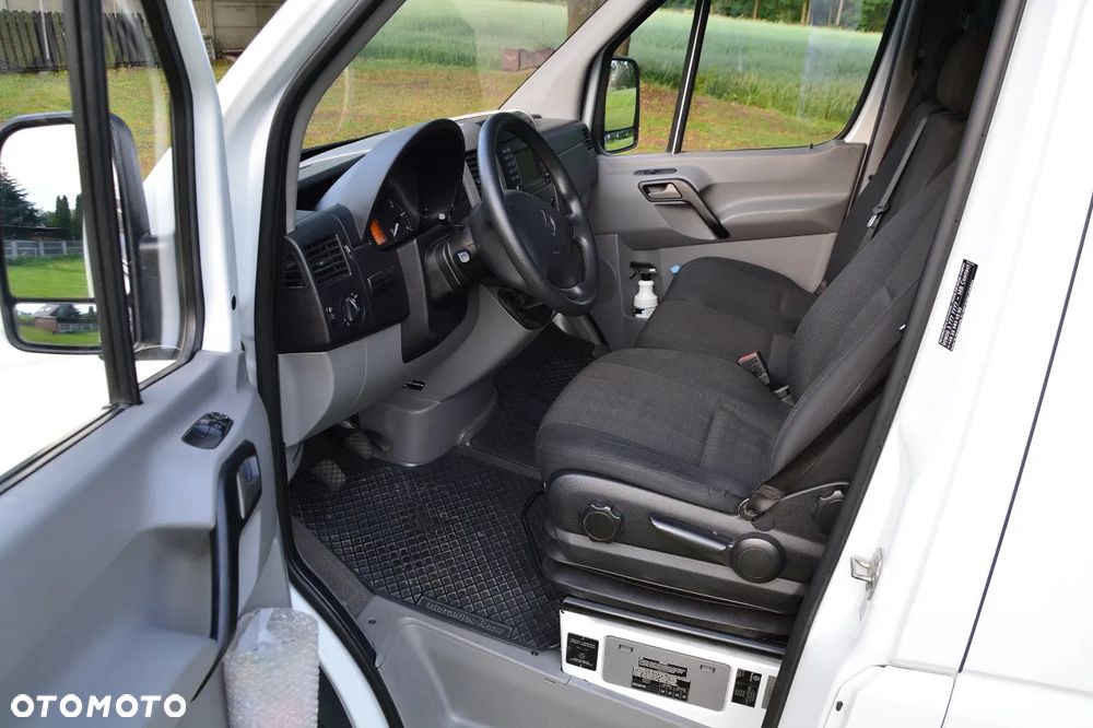 Mercedes-Benz Sprinter 319 CDI Bluetec - 9